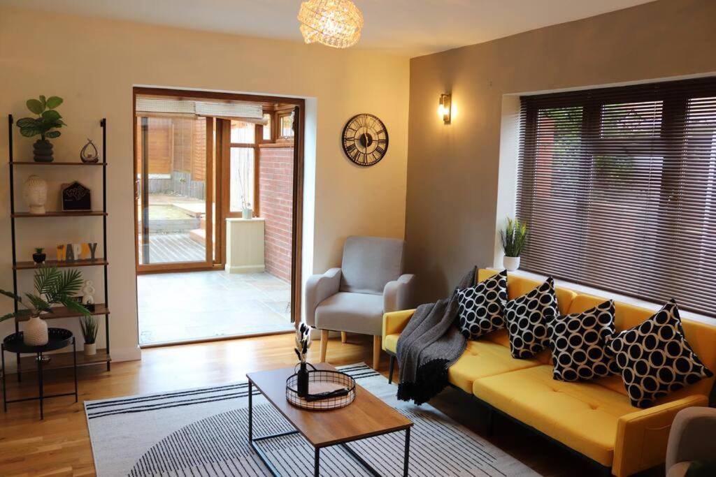 Cosy 3 Bedroom 2 Bathroom House With Parking Sheldon  Eksteriør bilde