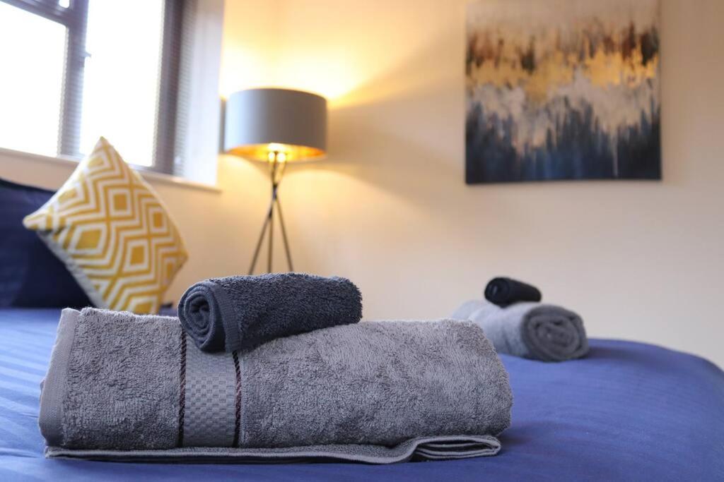 Cosy 3 Bedroom 2 Bathroom House With Parking Sheldon  Eksteriør bilde