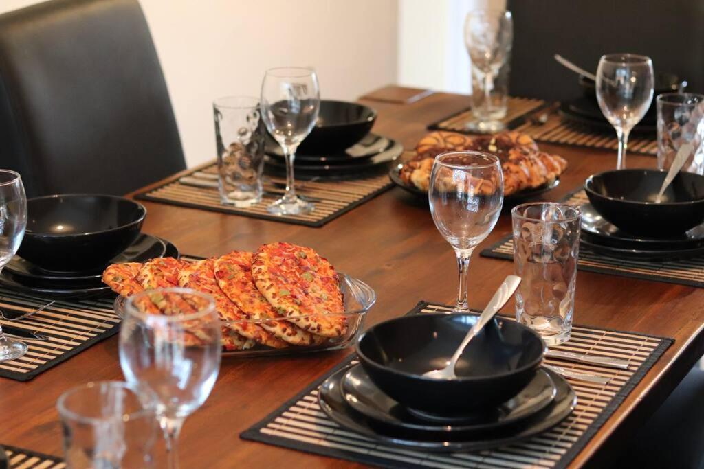 Cosy 3 Bedroom 2 Bathroom House With Parking Sheldon  Eksteriør bilde