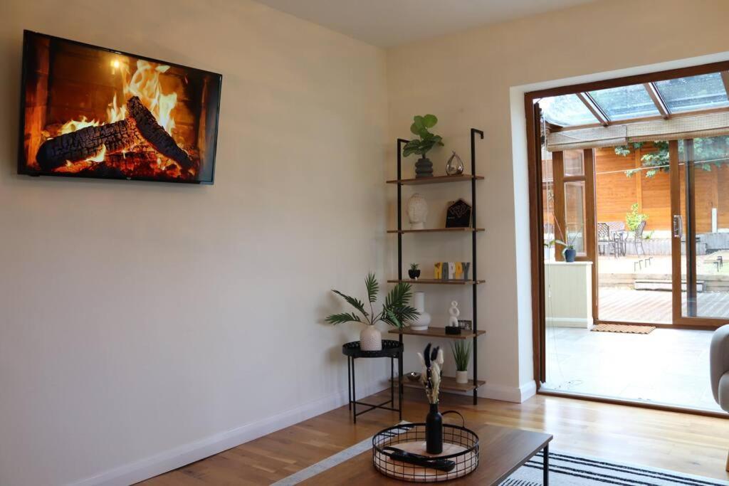Cosy 3 Bedroom 2 Bathroom House With Parking Sheldon  Eksteriør bilde