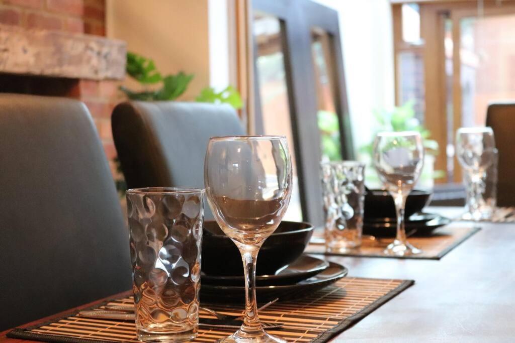 Cosy 3 Bedroom 2 Bathroom House With Parking Sheldon  Eksteriør bilde
