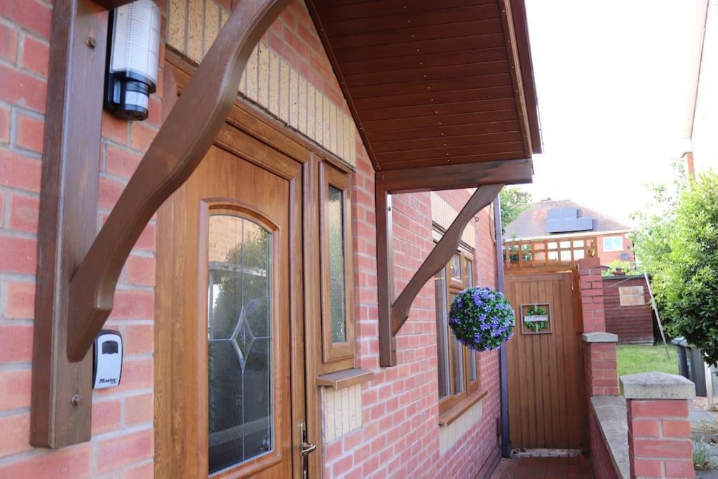 Cosy 3 Bedroom 2 Bathroom House With Parking Sheldon  Eksteriør bilde