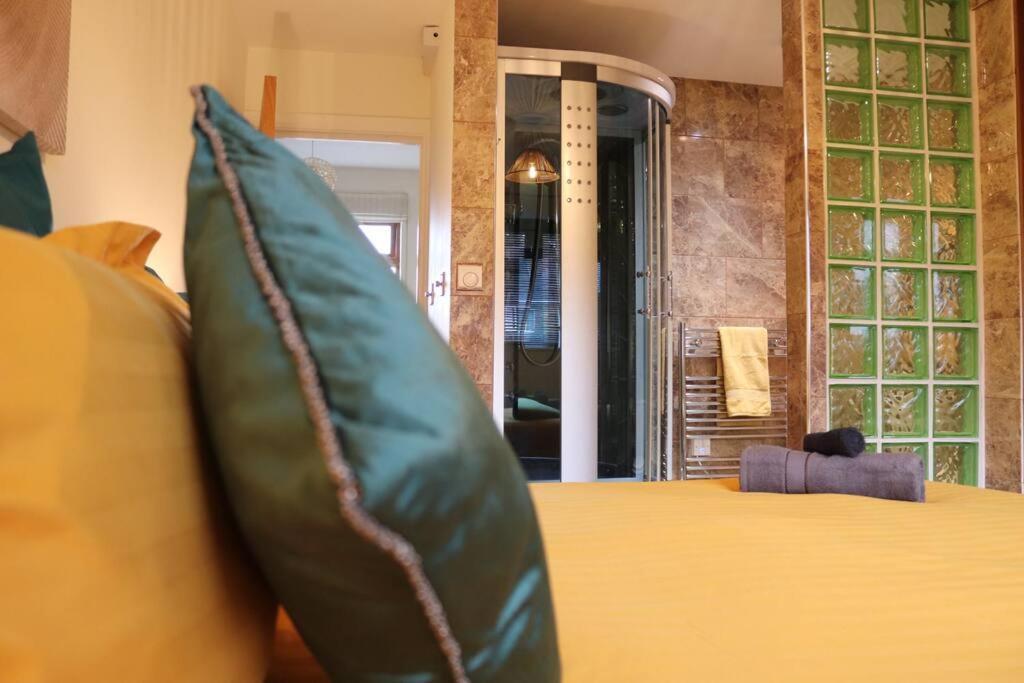 Cosy 3 Bedroom 2 Bathroom House With Parking Sheldon  Eksteriør bilde